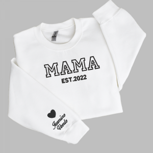 Sweater met Mama en jaartal (geborduurd)